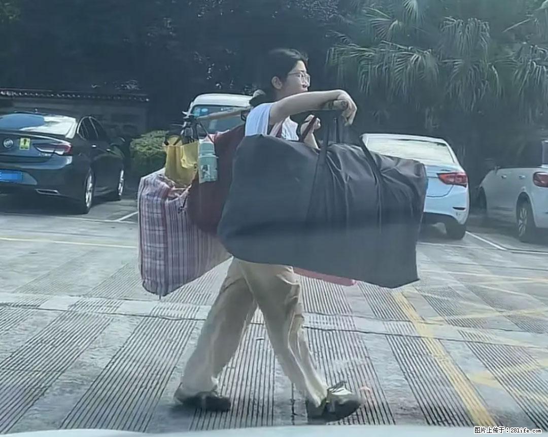 全网追的“扁担女孩”,找了一份暑假工,时薪12元 - 资阳生活资讯 - 资阳28生活网 zy.28life.com