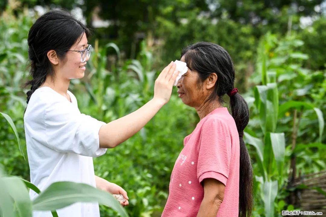 全网追的“扁担女孩”,找了一份暑假工,时薪12元 - 资阳生活资讯 - 资阳28生活网 zy.28life.com
